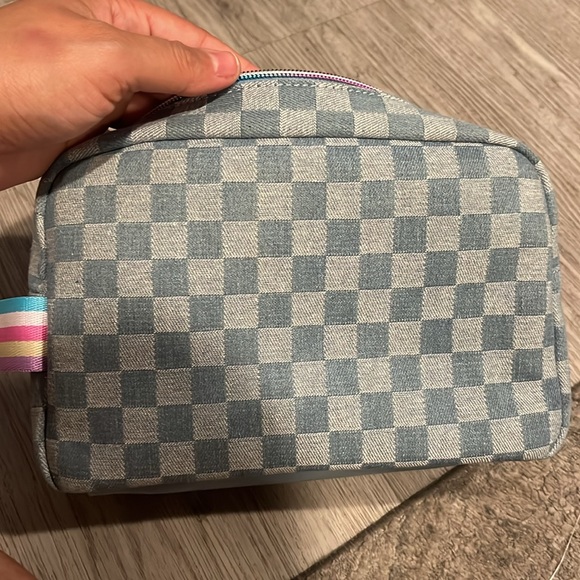 Cute Jean “love patch” makeup bag - Picture 7 of 8